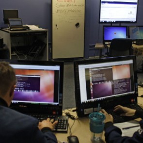 Российским банкам разрешили следить за сотрудниками