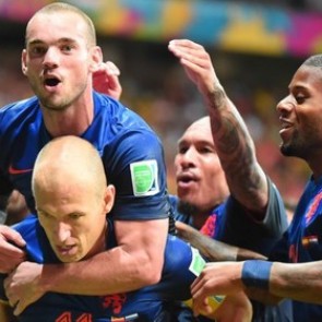 Нидерланды разгромили чемпионов мира испанцев на ЧМ-2014