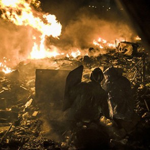 В центре Киева сгорела баррикада