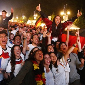 Победу немецкой сборной отпраздновали сотни тысяч человек