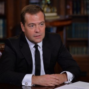 Медведев пригрозил странам Запада ограничением полетов над Россией