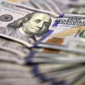 Россияне за полгода вывели в дальнее зарубежье 23 миллиарда долларов