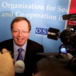 Российские военные помогут развести украинских ополченцев и силовиков