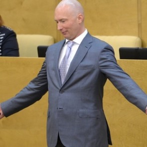 В Госдуме предложили расширить права россиян на применение оружия