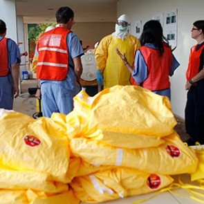 Роспотребнадзор рассказал о вероятности появления вируса Эболы в России