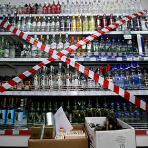Правительство поддержало десятикратное увеличение штрафа за продажу алкоголя детям