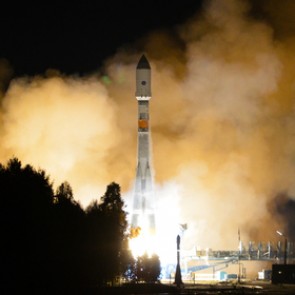 Запуск спутника с Плесецка отложили после ЧП с вагоном