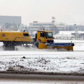 Задержан водитель столкнувшегося с самолетом снегоуборщика