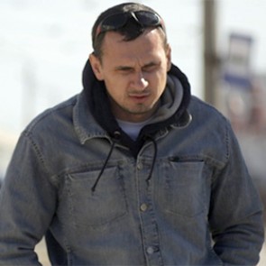 Обвиняемого в подготовке теракта режиссера Сенцова оставили под арестом