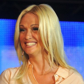 Депутат попросил наградить экипаж самолета за снятие с рейса Виктории Лопыревой