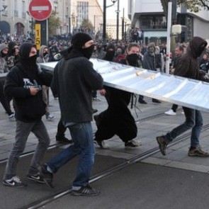 В беспорядках во Франции приняли участие свыше тысячи человек