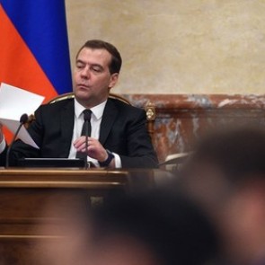 Медведев утвердил 100-долларовую скидку на газ для Украины