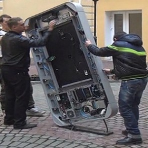 Памятник Стиву Джобсу решили уничтожить публично