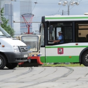 Москвичей призвали пересесть из-за выброса вредных веществ на метро и трамваи
