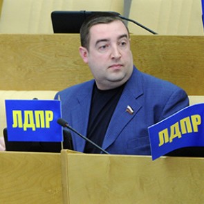 Депутат предложил заселять опустевшие российские деревни китайцами