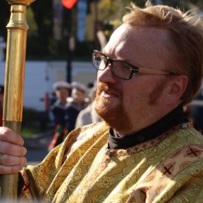 Милонов предложил ввести дресс-код в загсах