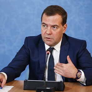 Медведев призвал пересмотреть бюджет на следующий год