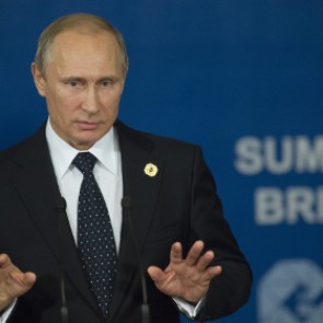 Путин пообещал продолжать выполнение социальных обязательств