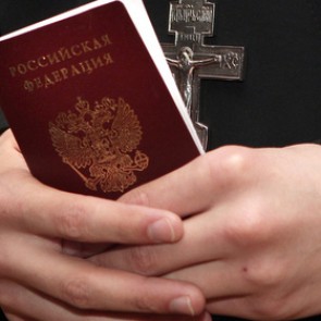 Депутат предложил обязать россиян клясться при получении паспорта