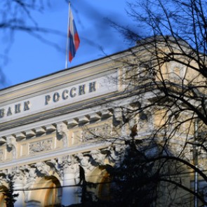 ЦБ лишил лицензий три банка