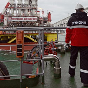 «Лукойл» начал заключать контракты с международными подрядчиками в рублях