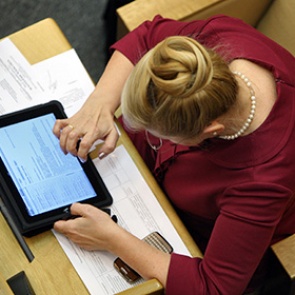 Депутатам предложат отказаться от iPhone и iPad