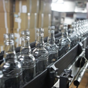 Государство отказалось повышать цены на водку