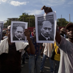 Гаитянские демонстранты попросили помощи у Путина