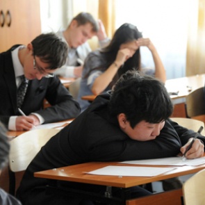 Талантливым старшеклассникам предложили выплачивать стипендии