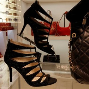 Сексуальную привлекательность женщин связали с высотой каблуков