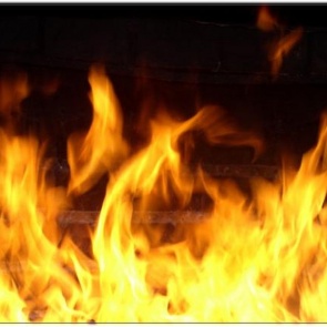 Из-за пожара в жилом доме в Черногорске эвакуировали 60 человек, пострадал ребенок