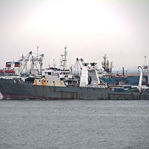 Россия отказалась поднимать затонувший южнокорейский траулер и тела моряков