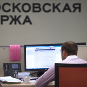 Евро опустился ниже 84 рублей