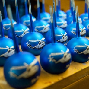 Фабрика чудес. Как создаются елочные игрушки на одном из старейших предприятий России.