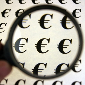 Официальный курс евро упал ниже 70 рублей