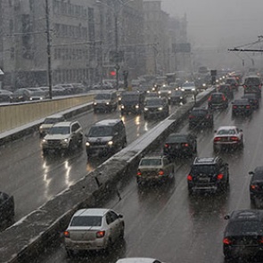 Внедорожник с дипномерами насмерть сбил человека в Москве