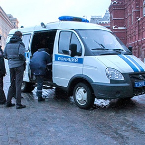 Мужчина собирался сжечь и зарезать себя в Александровском саду