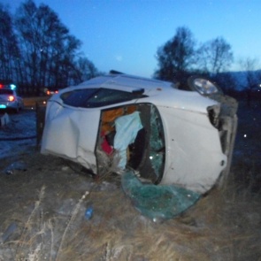 Молодые супруги разбились на трассе в Хакасии