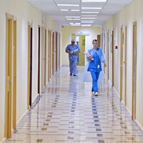 Больницы сократили объем бесплатных услуг после модернизации