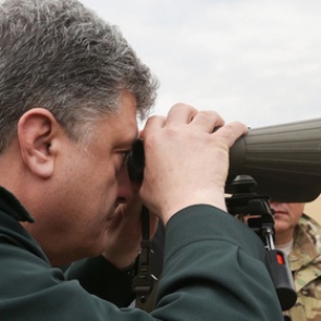 Порошенко удивило «отсутствие официальной реакции» России на обстрел Мариуполя