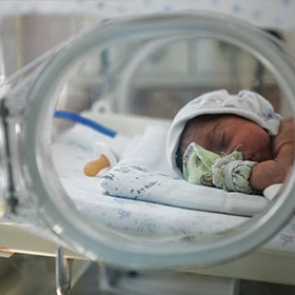 В Удмуртии мать двойни подарила одного из младенцев подруге