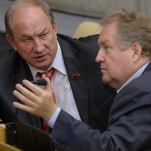 Депутаты решили наказать Apple, Google и PayPal за Крым