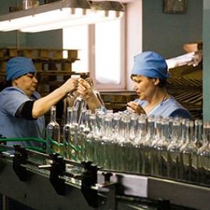 Производство водки в России упало почти на четверть