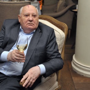 Горбачев заявил об угрозе «горячей войны» с США