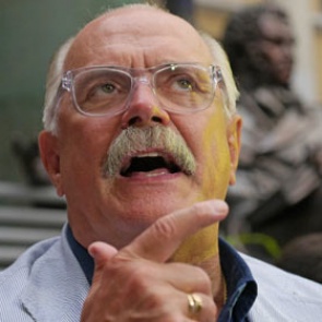 Михалков оправдал мат в рамках художественного замысла