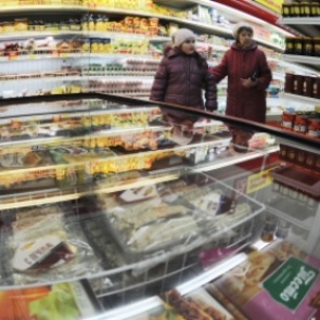 В Петербурге сотрудниц магазина обвинили в задержании клиентки в морозилке