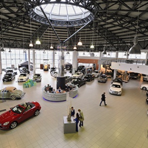 Продажи новых автомобилей в России упали на четверть