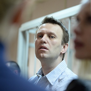 Прокуратура потребовала приговорить Навального к 10 годам колонии