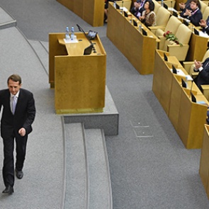 Госдума попросит Путина сократить зарплаты депутатам