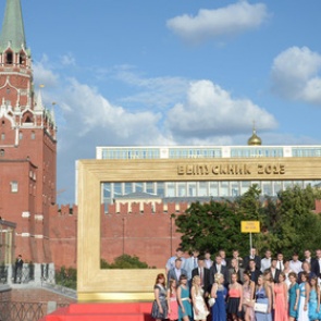 Школы Москвы перейдут на безналичные платежи родителей